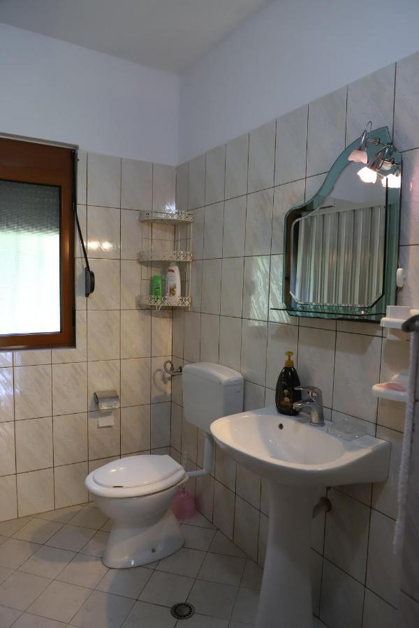 Guest House Bumbli Berat Exterior photo