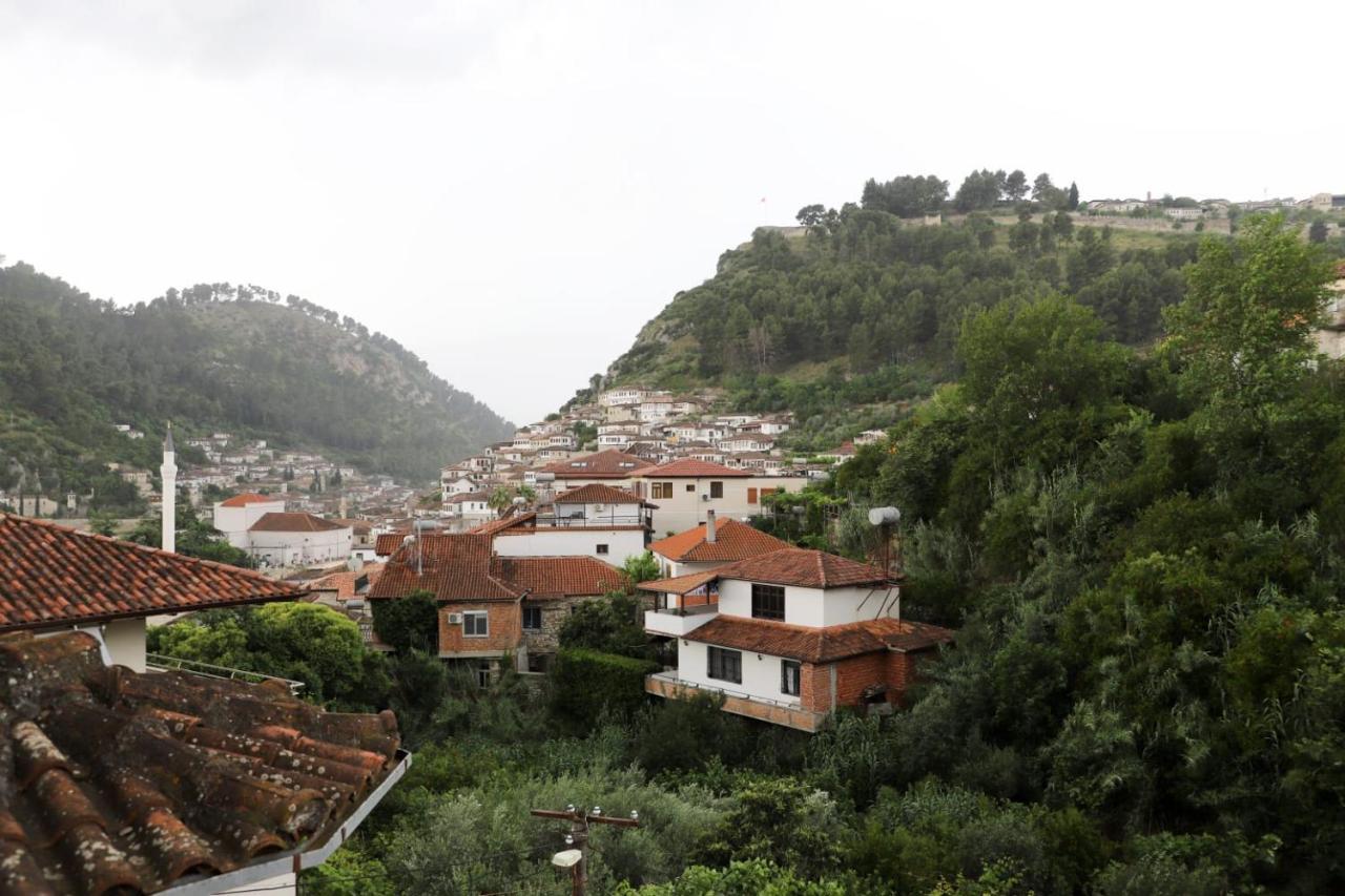 Guest House Bumbli Berat Exterior photo