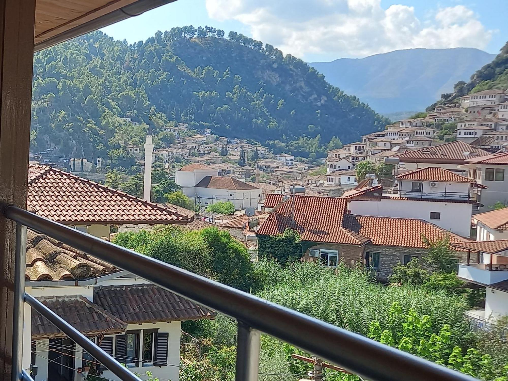 Guest House Bumbli Berat Exterior photo